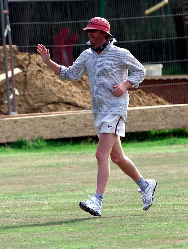 Chris Evans Plays Cricket 0030A