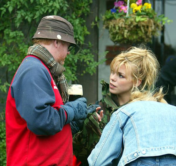 30/11/02.    Chris Evans and Billy Piper sell Xmas Trees for Charity at the White Horse Pub in Hascombe