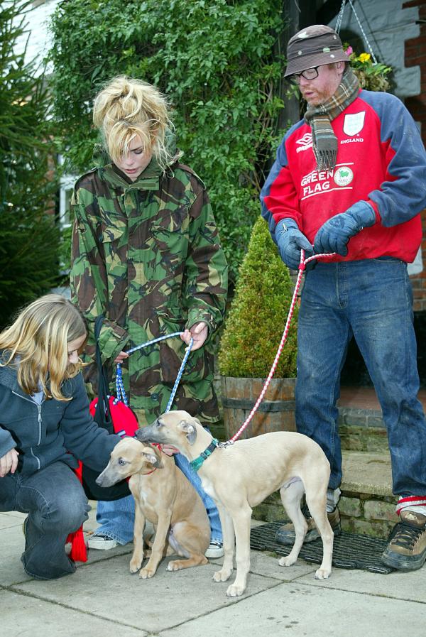 30/11/02.    Chris Evans and Billy Piper sell Xmas Trees for Charity at the White Horse Pub in Hascombe