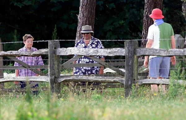 30/06/01 Chris Evans and Danny Baker return from walking Chris’ dogs in the grounds of Hascombe Court, Hascombe, Surrey