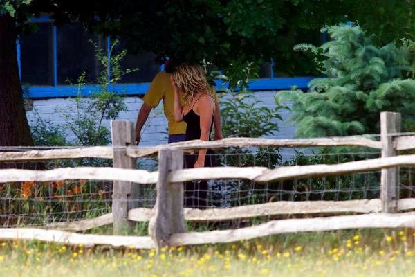 3/07/01 (PIC PAUL BURGMAN)Chris Evans  & Billie take a break from gardening in their Hascome Court home, Hascombe, Surrey