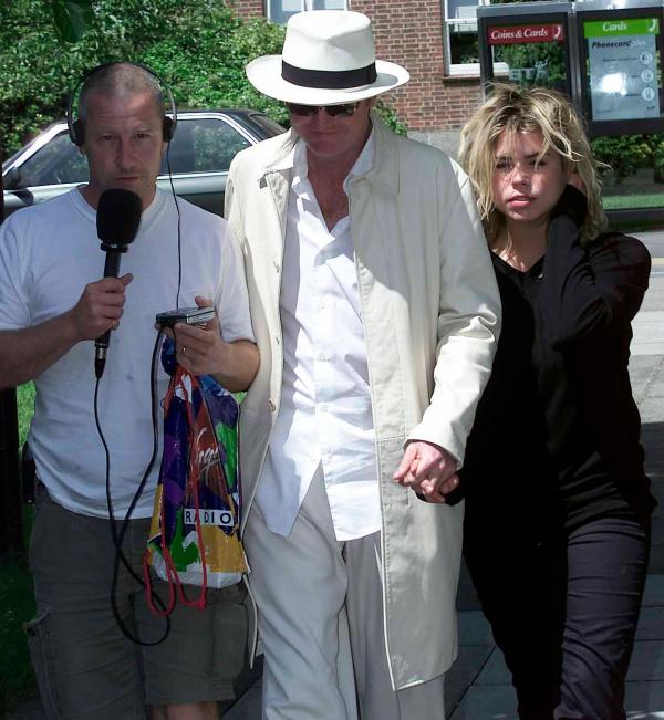 29/05/2001 Chris Evans & Billie Piper arrive at court being charged with speeding. (Pic Paul Burgman/PressPhotos-uk.com 075 88 66 9580)