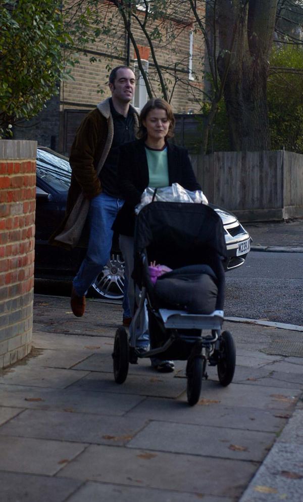 FROM 16/11/02.    NESBITT WIFE AND KIDS  leave home at lunchtime(PIC PPaul Burgman/Press-Photos.com)