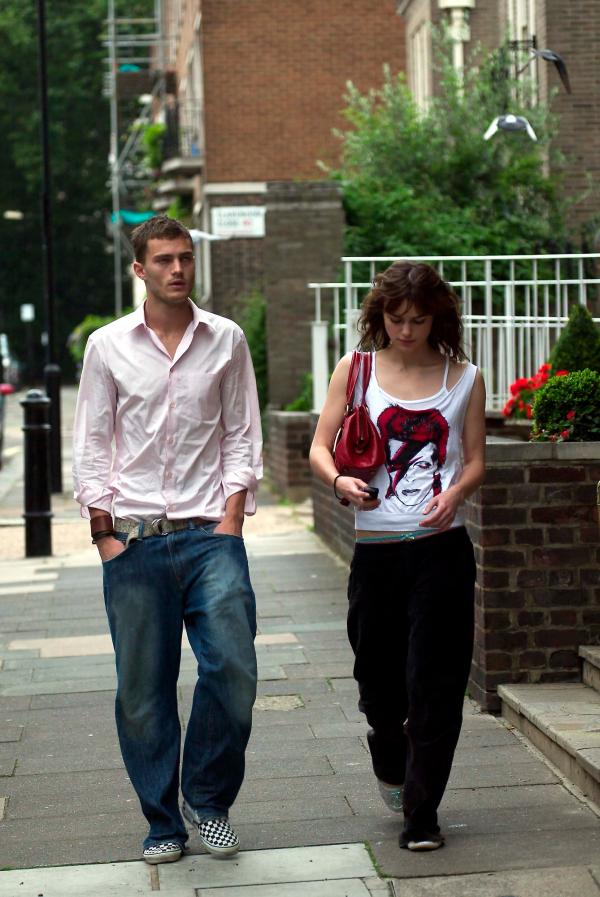 17/07/04 Kiera knightly and boyfriend