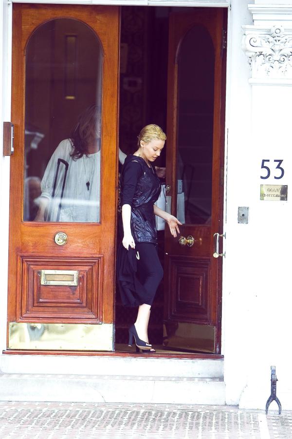 7 April  2007 Kylie Minogue going away for the Easter Weekend, pictured leaving home today.