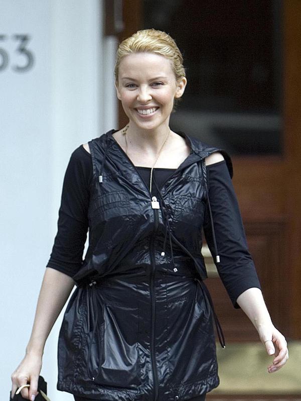 7 April  2007 Kylie Minogue going away for the Easter Weekend, pictured leaving home today.