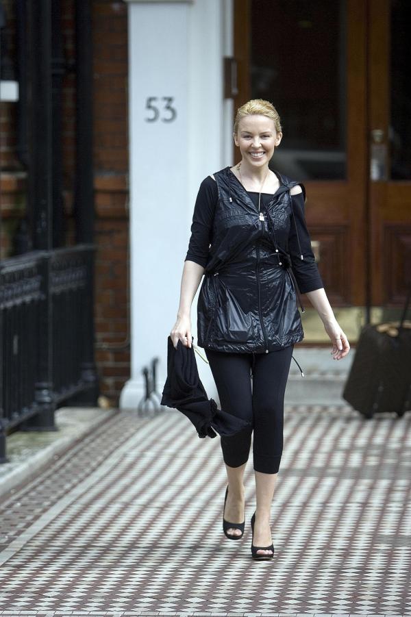 7 April  2007 Kylie Minogue going away for the Easter Weekend, pictured leaving home today.