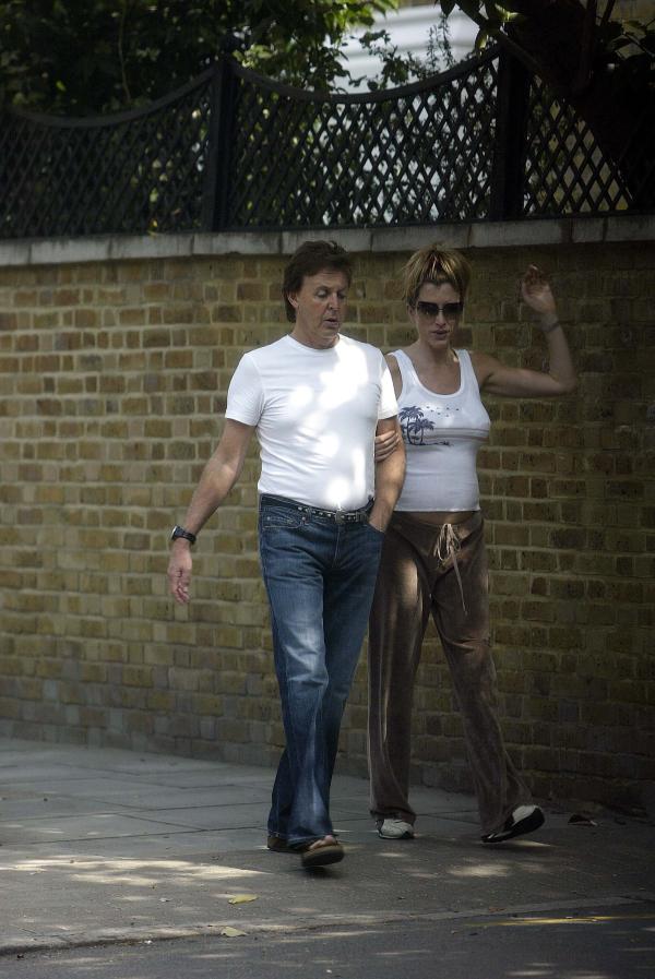 09/07/03  Paul McCartney and Pregnant Heather Mills take a walk near their London home today