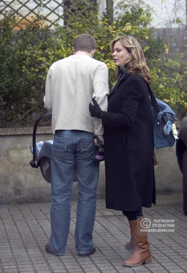 19/02/2005-Ex Corrie Star Tracy Shaw and partner Ashley Poundall pictured going to the pub, with baby two days after the birth-(PAUL BURGMAN-PRESS- PHOTOS.COM 078666 94105) SINGLE UK USE ONLY