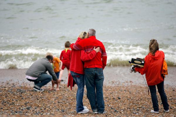 6th May 2006 Zoe Ball and Norman Coook with child at the Brighton Arts Festival on Brightonn Beach.