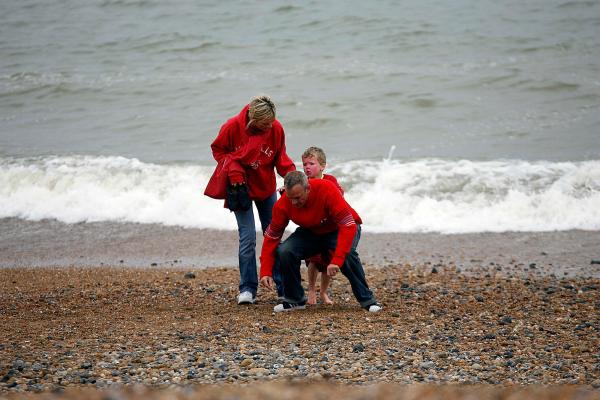 6th May 2006 Zoe Ball and Norman Coook with child at the Brighton Arts Festival on Brightonn Beach.