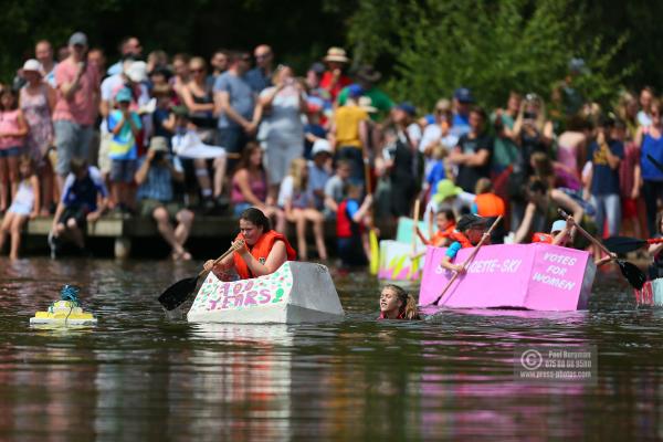 Elstead Paper Boat Race 2018 0116