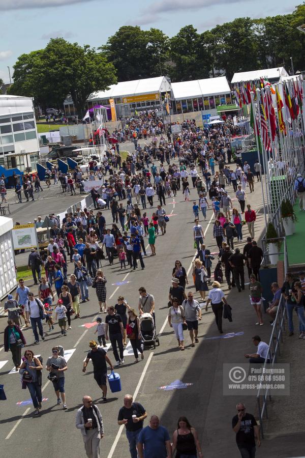 16/07/2016. Farnborough International Airshow. The Public Arrive