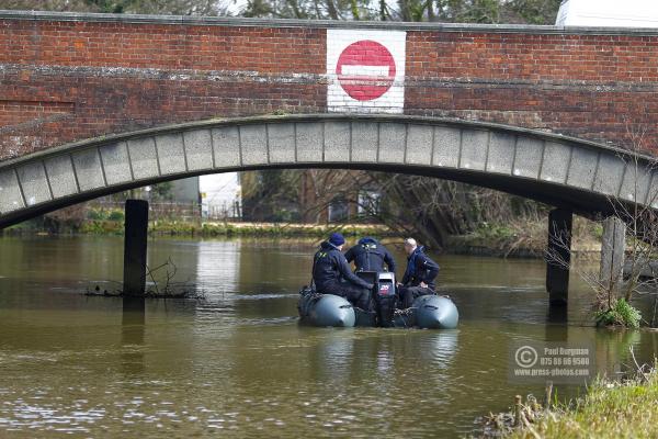 01/04/2016. Search for Grant BROSTER in the River Wey