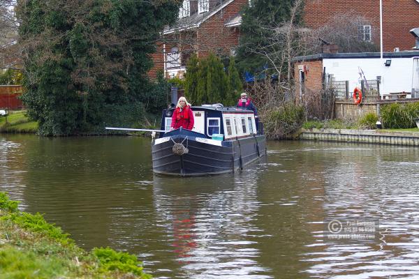 01/04/2016. Search for Grant BROSTER in the River Wey