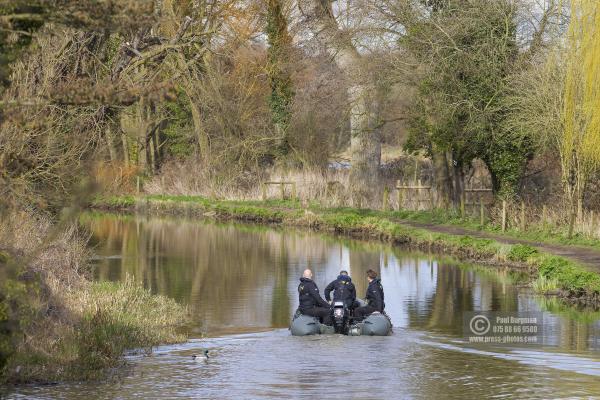 30/03/2016.Police search at Riverside, Guildford, Kayaker missing in River Wey named as 56-year-old Grant Broster.  Surrey Police will continue to search the River Wey for a man whose kayak overturned on Monday 28th March.