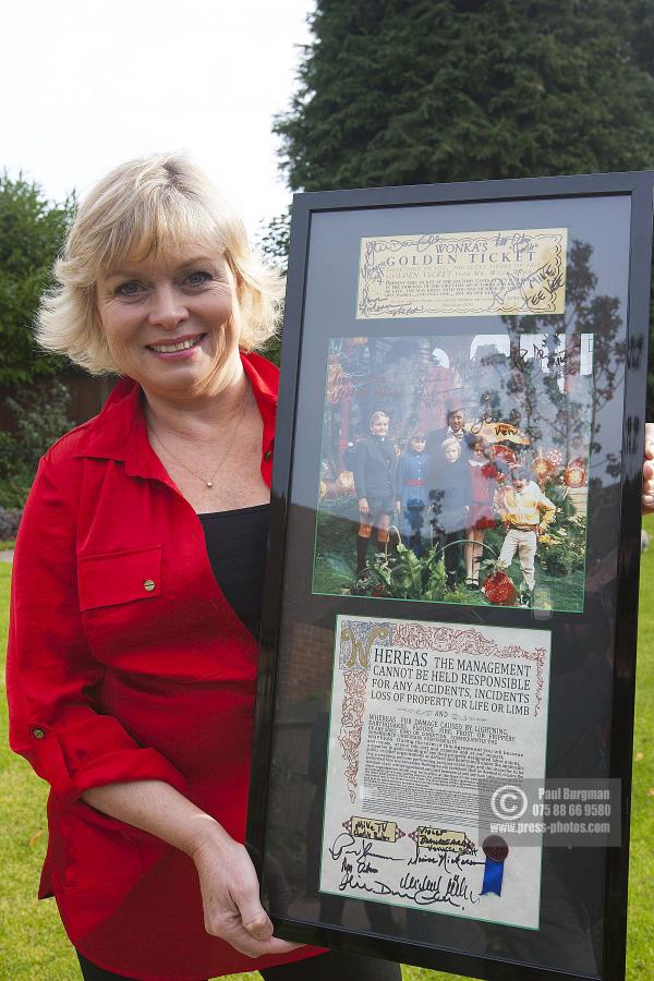 11/11/2014 - Woking Hospice,  Julie Cole (was in Charlie & ChocolateFactory) with film auction prize