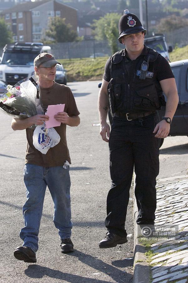 11/08/2012 Tributes arrive at Tia Sharp's grandparents house, in The Lindens, New Addington, Croydon