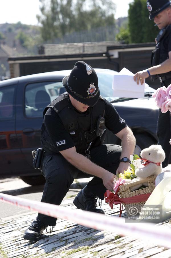 11/08/2012 Tributes arrive at Tia Sharp's grandparents house, in The Lindens, New Addington, Croydon