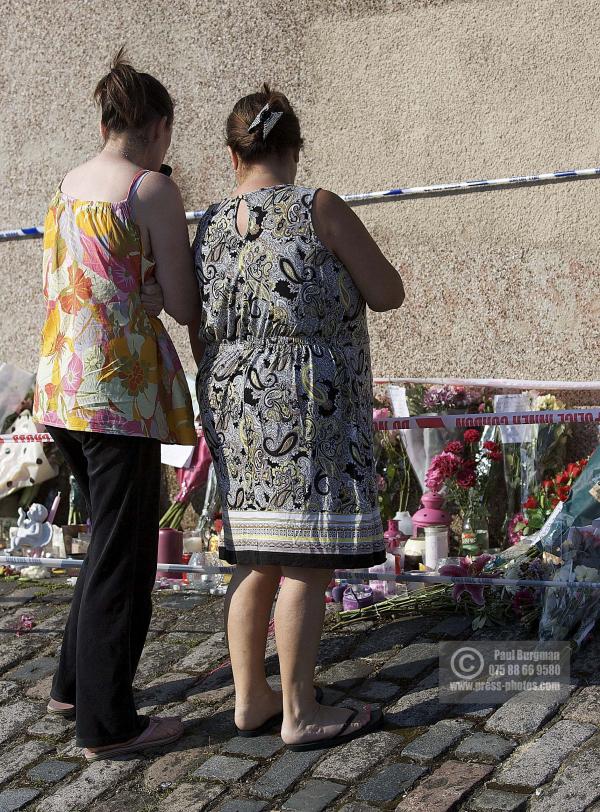 11/08/2012 Tributes arrive at Tia Sharp's grandparents house, in The Lindens, New Addington, Croydon