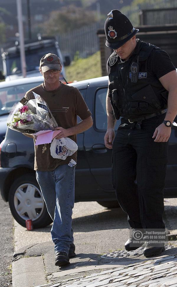 11/08/2012 Tributes arrive at Tia Sharp's grandparents house, in The Lindens, New Addington, Croydon