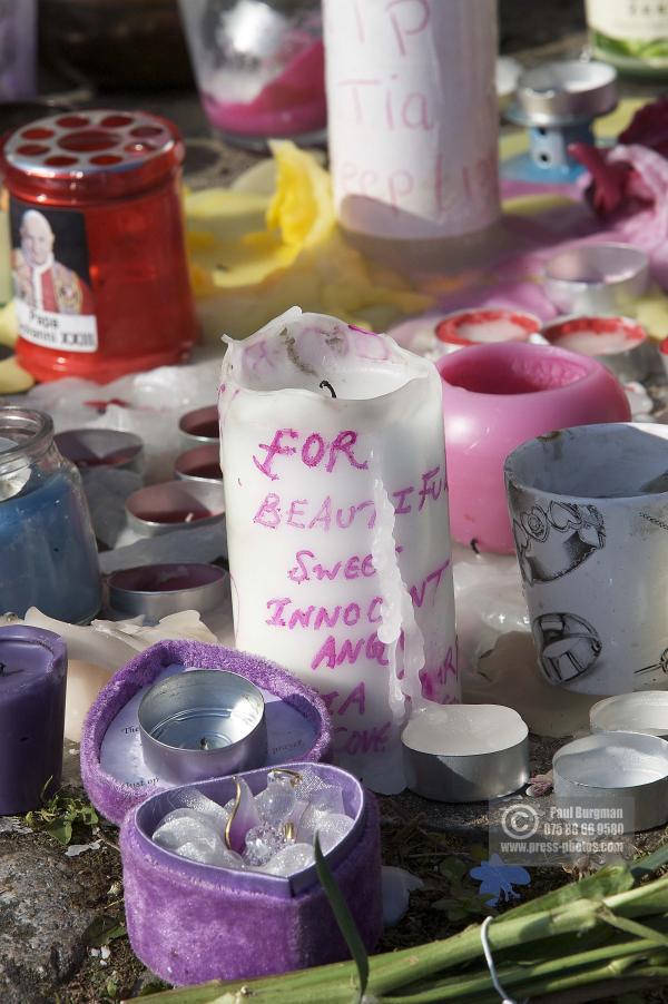 11/08/2012 Tributes arrive at Tia Sharp's grandparents house, in The Lindens, New Addington, Croydon