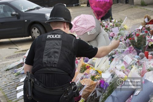 11/08/2012 Tributes arrive at Tia Sharp's grandparents house, in The Lindens, New Addington, Croydon