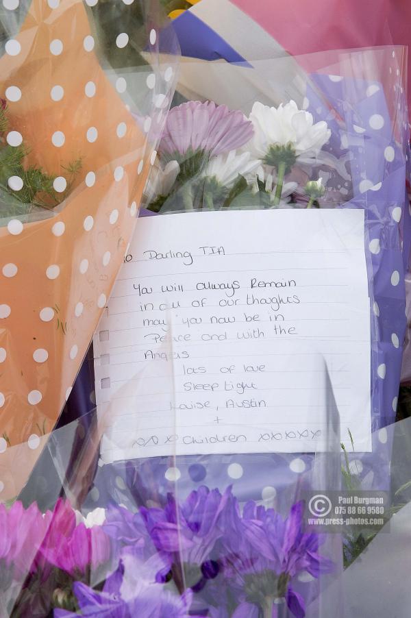 11/08/2012 Tributes arrive at Tia Sharp's grandparents house, in The Lindens, New Addington, Croydon