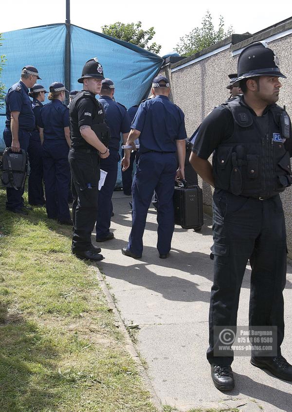 11/08/2012 Specialist Search Team arrive at Tia Sharp's grandparents house, in The Lindens, New Addington, Croydon