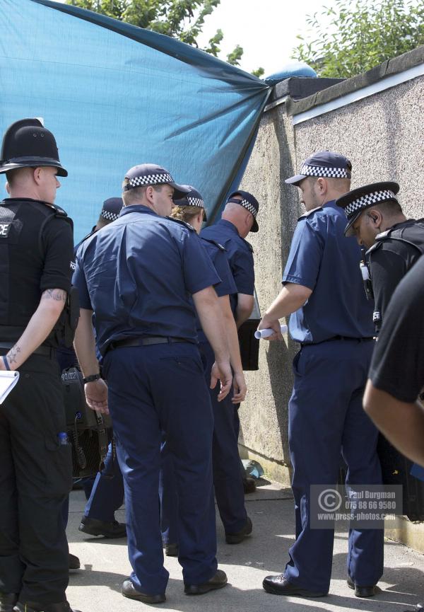 11/08/2012 Specialist Search Team arrive at Tia Sharp's grandparents house, in The Lindens, New Addington, Croydon