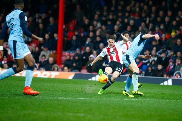 25/02/2017. Brentford FC v Rotherham United.  Sergi CANOS shoots.