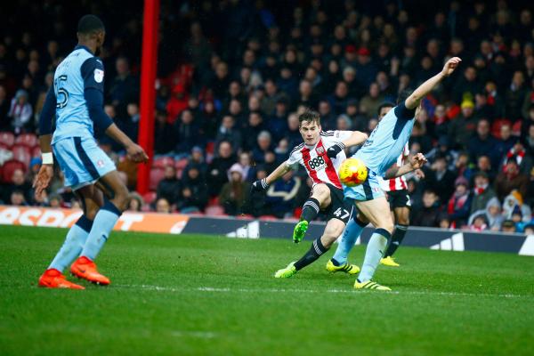 25/02/2017. Brentford FC v Rotherham United.  Sergi CANOS shoots.