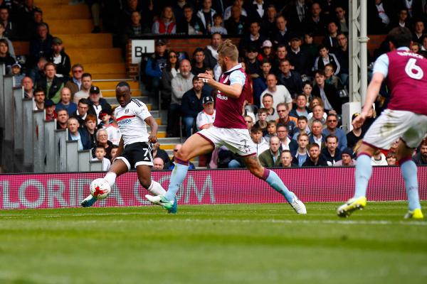 17/04/2017. Fulham FC v Aston Villa.  Match Action. Fulham’s NEESKENS KEBANO crosses