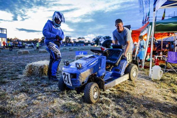 03/08/2019  Race action from the BLMRA Endurance Race, where teams of three drivers (male and female) compete throughout the night at speeds approaching 50 mph.