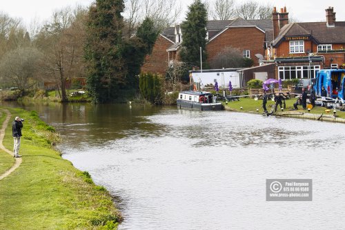 01/04/2016. Search for Grant BROSTER in the River Wey
